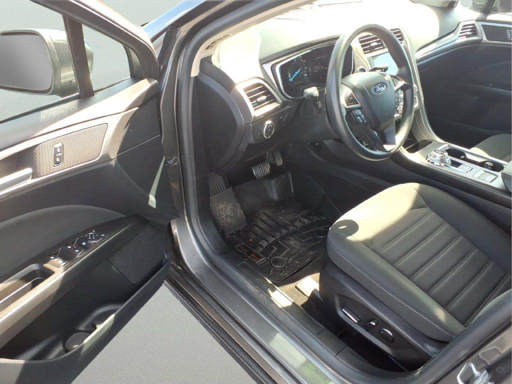 Certified 2020 Ford Fusion SE FWD image 11
