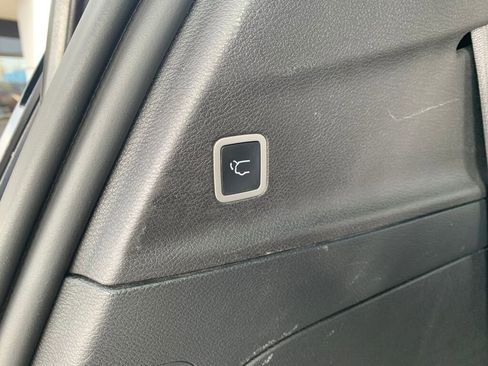 Used 2020 Chrysler Pacifica Limited image 32