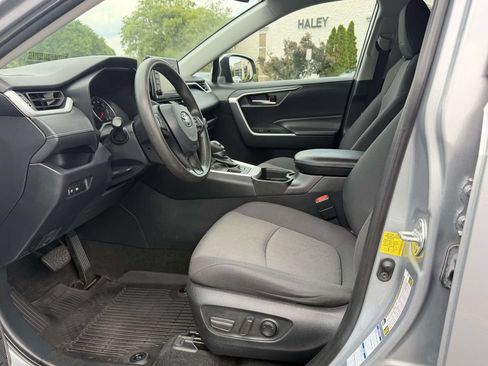 Used 2021 Toyota RAV4 XLE AWD/4WD image 16