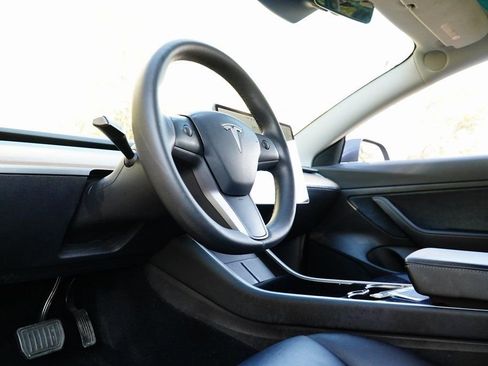 Used 2020 Tesla Model 3 Standard Range image 12