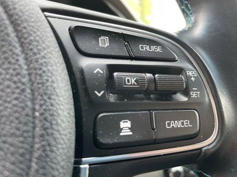 Used 2020 Kia Niro Touring image 13