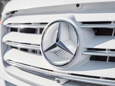 Used 2019 Mercedes-Benz Sprinter 144 image 8