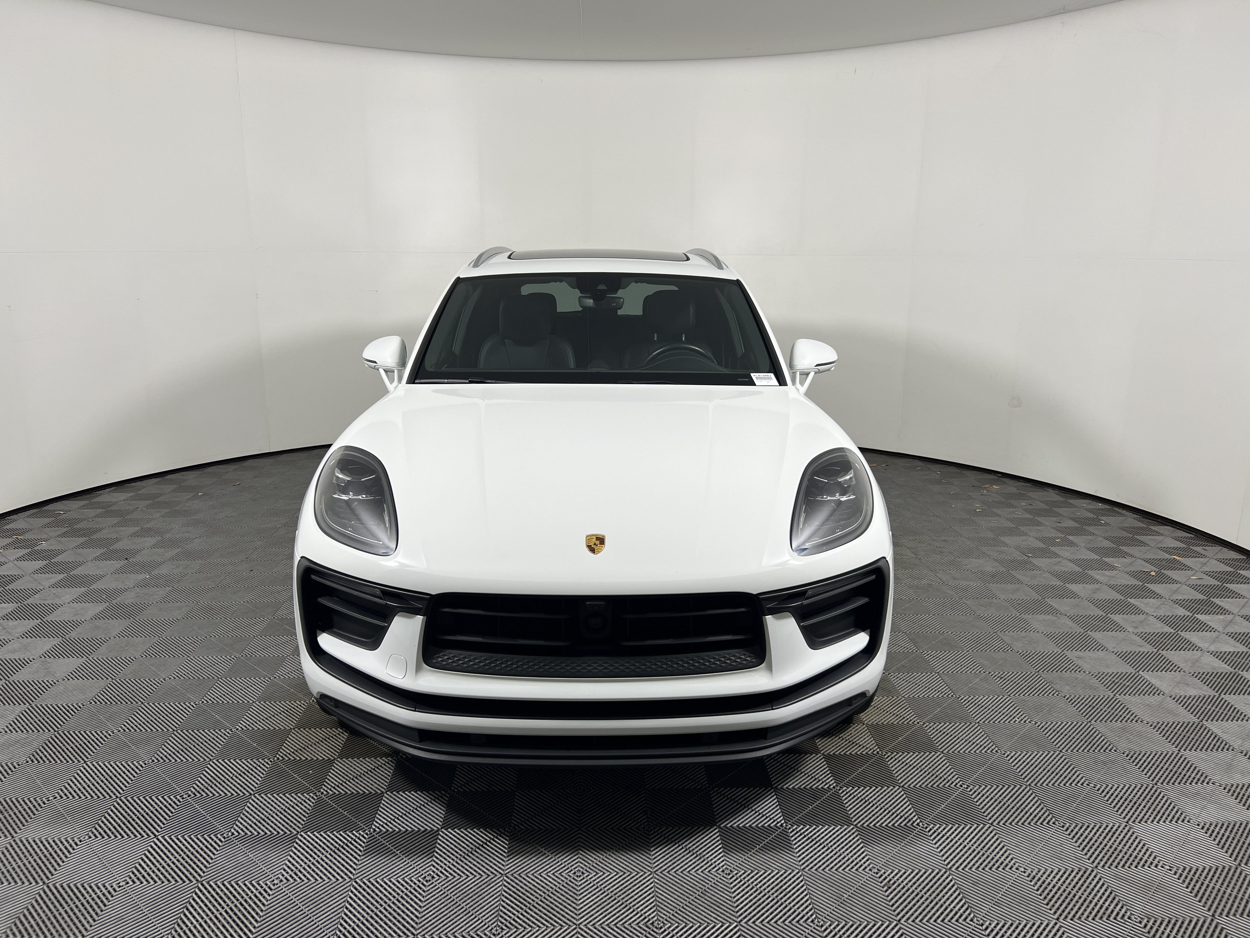 Certified 2024 Porsche Macan AWD/4WD image 10