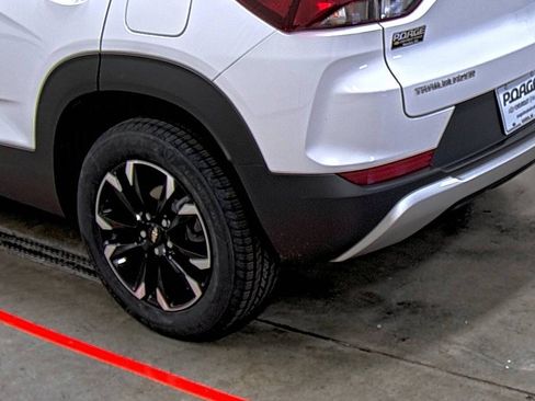 Certified 2023 Chevrolet TrailBlazer LT w/ Convenience Package FWD image 9