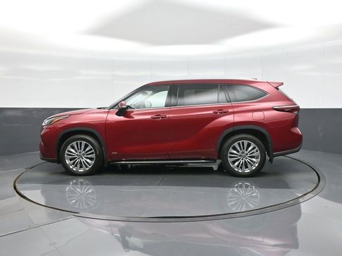 Used 2024 Toyota Highlander Platinum AWD/4WD image 6