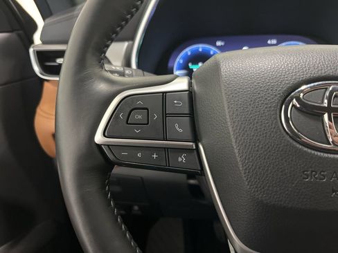 Used 2024 Toyota Highlander Platinum image 7