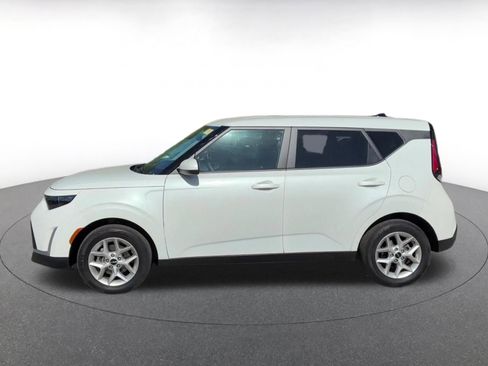 Used 2025 Kia Soul LX w/ LX Technology Package image 9