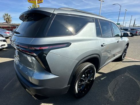 Used 2026 Chevrolet Traverse LT w/ Midnight/Sport Edition image 4