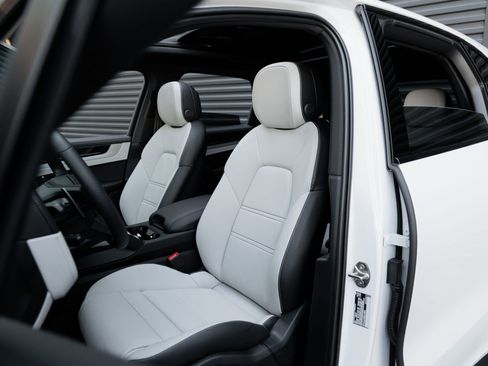 New 2025 Porsche Cayenne S image 5