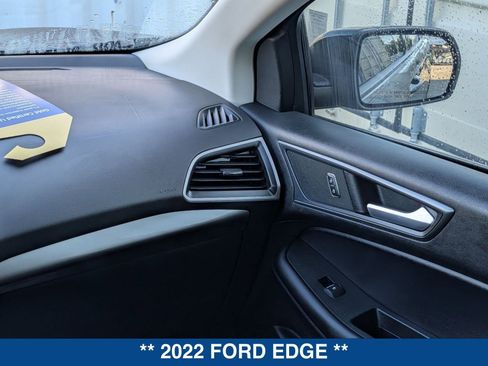 Certified 2022 Ford Edge SE w/ Black Appearance Package image 17