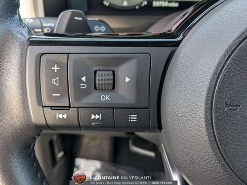 Used 2024 Nissan Rogue SL AWD/4WD image 16