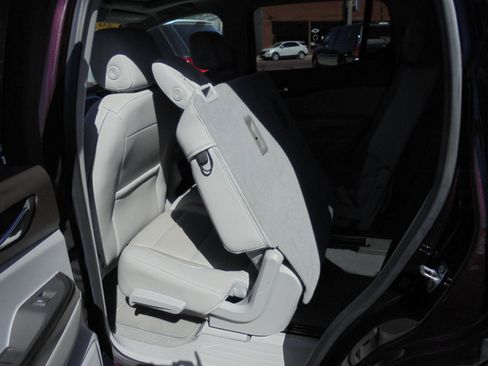 Used 2018 GMC Acadia SLT image 12