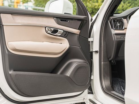 New 2026 Volvo XC90 T8 Plus image 30