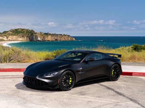Used 2023 Aston Martin V8 Vantage Coupe RWD image 33