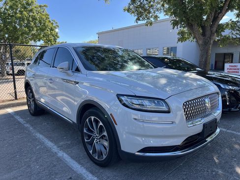Used 2023 Lincoln Nautilus Reserve AWD/4WD image 3