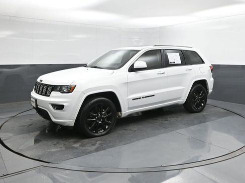 Used 2020 Jeep Grand Cherokee Altitude AWD/4WD image 34