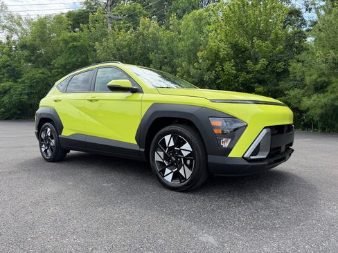Used 2024 Hyundai Kona SEL w/ Convenience Package FWD image 2