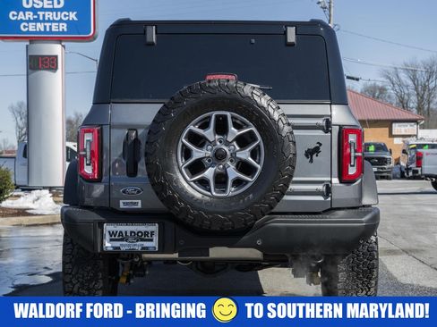 Used 2025 Ford Bronco Badlands image 6