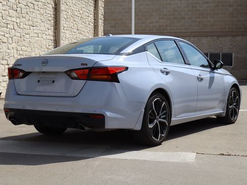 Used 2024 Nissan Altima 2.5 SR FWD image 3