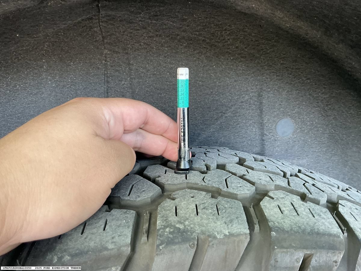 Used 2025 Ford Expedition Tremor AWD/4WD image 14