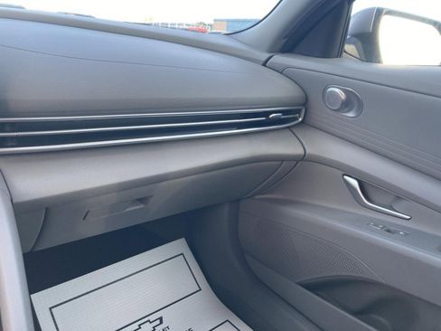 Used 2023 Hyundai Elantra SE image 20