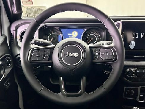 New 2025 Jeep Gladiator Sport image 25