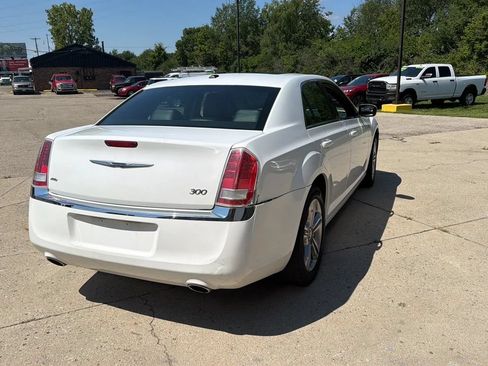 Used 2014 Chrysler 300 AWD w/ Driver Convenience Group image 5