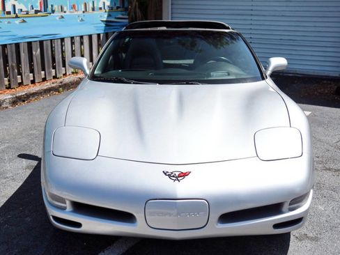 Used 2002 Chevrolet Corvette Coupe w/ Preferred Equipment Group2 image 3