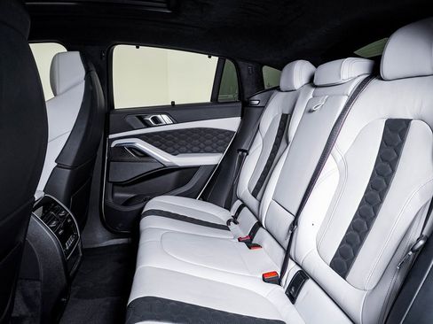 Used 2022 BMW X6 M Competition w/ Competition Package image 19