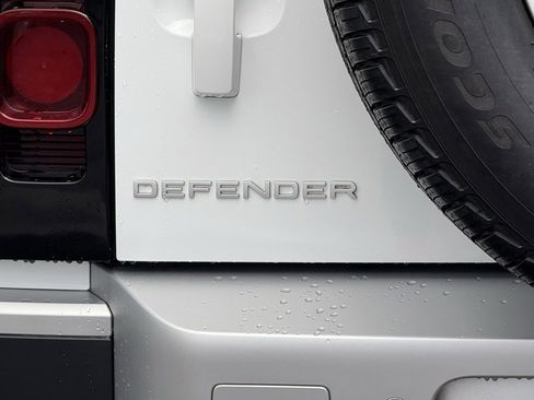 Certified 2025 Land Rover Defender 90 S image 43