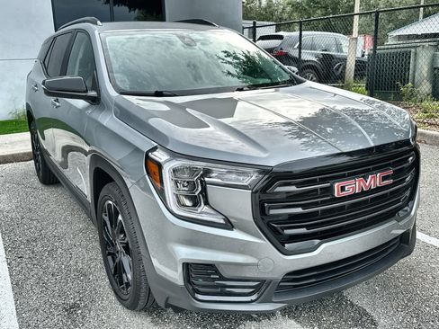 Used 2024 GMC Terrain SLE w/ Driver Convenience Package FWD image 11