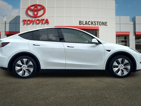 Used 2023 Tesla Model Y Long Range image 2