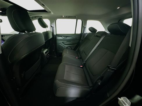 Used 2023 Jeep Grand Cherokee Laredo RWD image 29