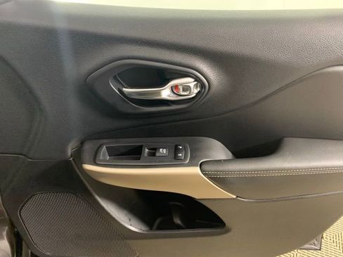 Used 2018 Jeep Cherokee Limited w/ Trailer Tow Group image 31