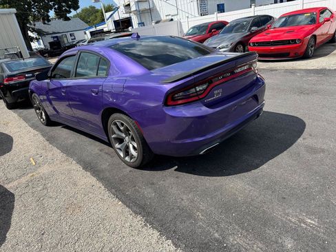 Used 2016 Dodge Charger R/T w/ Plus Group RWD image 3