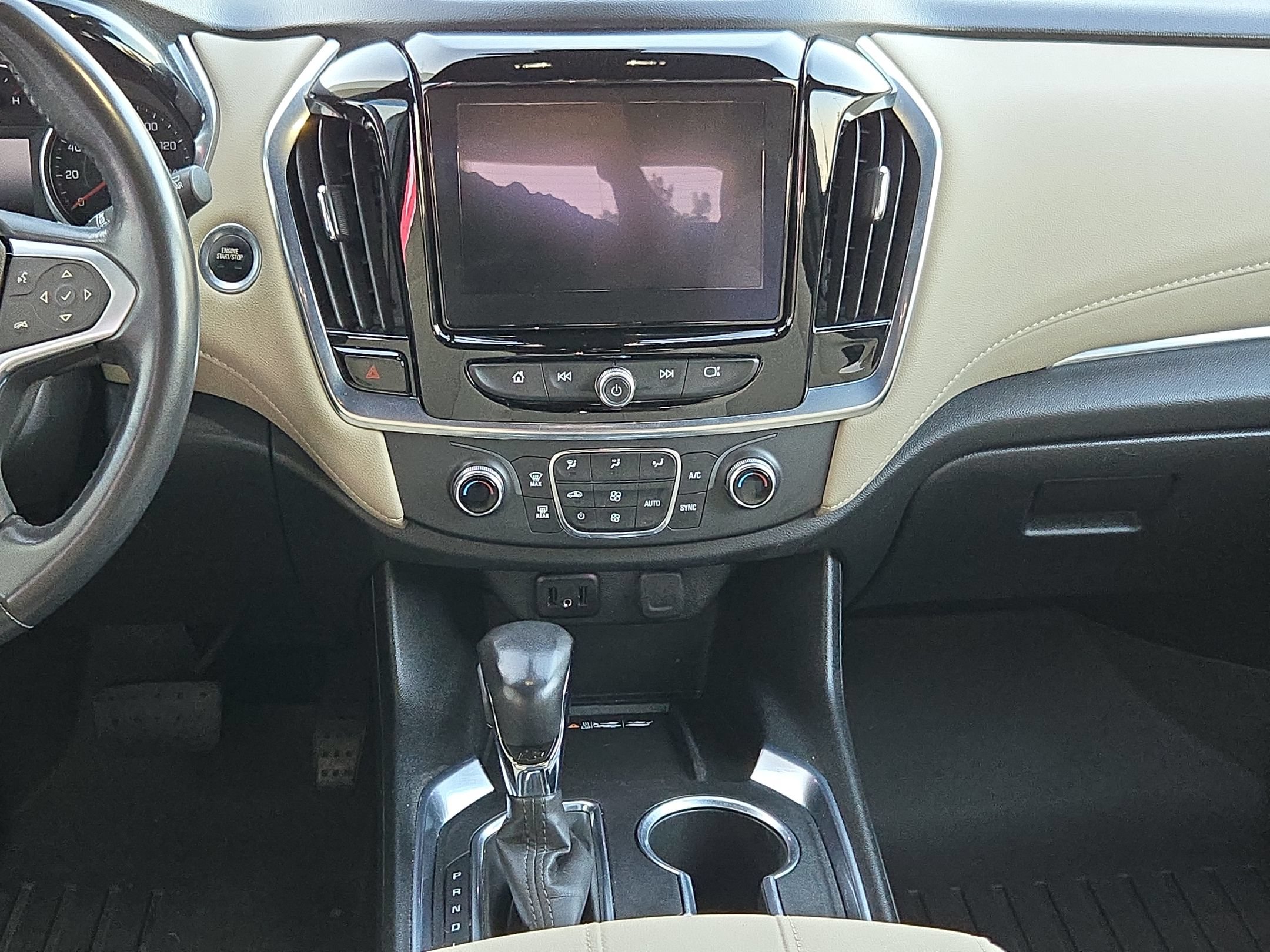 Used 2022 Chevrolet Traverse LT FWD image 31