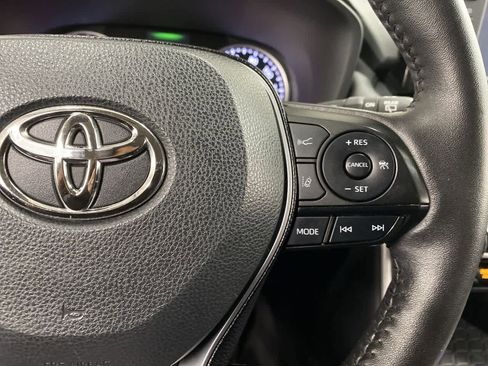 Used 2021 Toyota RAV4 XLE Premium image 23