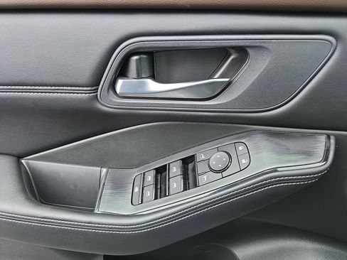 Used 2023 Nissan Rogue SV w/ SV Premium B Package image 28