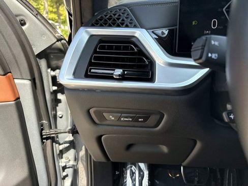 Used 2024 BMW X5 sDrive40i w/ M Sport Package RWD image 34