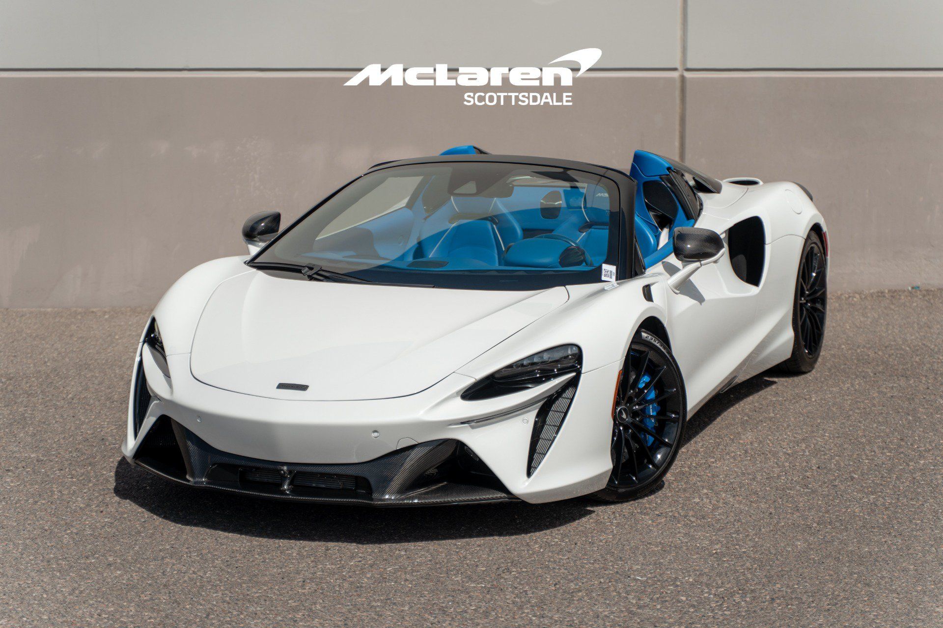 Used 2025 McLaren Artura Spider RWD image 1