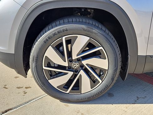 New 2026 Volkswagen Atlas SE image 5