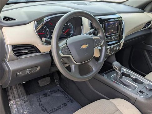 Used 2023 Chevrolet Traverse LS FWD image 10