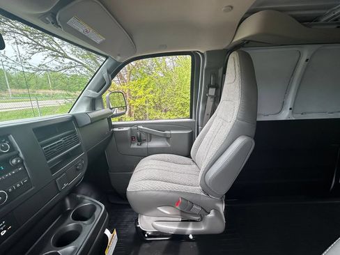 New 2026 GMC Savana 3500 w/ Driver Convenience Package RWD image 21