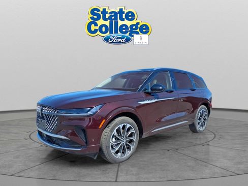 Used 2024 Lincoln Nautilus Reserve image 1