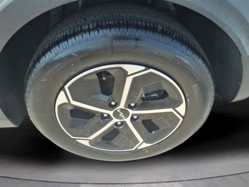 Used 2026 Kia Niro LX FWD image 10