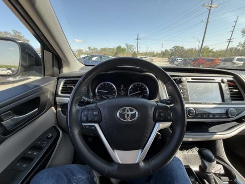 Used 2016 Toyota Highlander XLE AWD/4WD image 24
