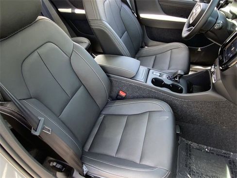 New 2025 Volvo XC40 B5 Core w/ Protection Package Premier image 12