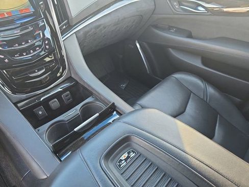 Used 2018 Cadillac Escalade Platinum image 24