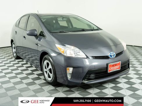 Used 2015 Toyota Prius Four image 1