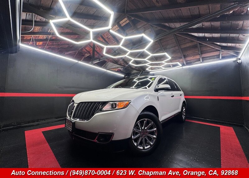 Used 2013 Lincoln MKX FWD image 2